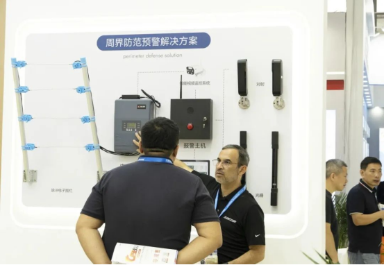 展會進(jìn)行時-現(xiàn)場直擊-2023安博會第二天，刻銳繼續(xù)精彩